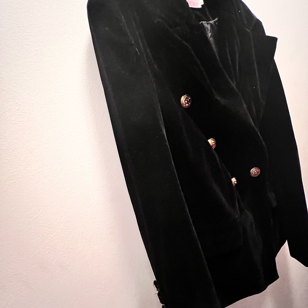Black velvet lady’s blazer.